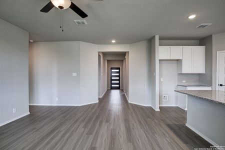 New construction Single-Family house 3428 Meteor Night, Converse, TX 78109 The Asheville G- photo 11 11