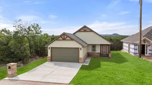 New construction Single-Family house 1411 Ridgeview Cir, Granbury, TX 76048 - image