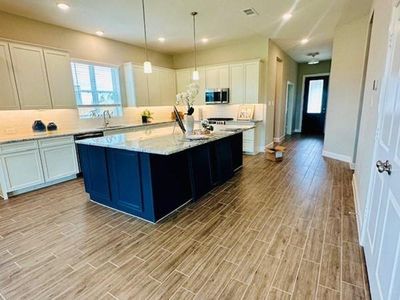 Beautiful granite counters and lots of cabinets!