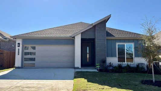 New construction Single-Family house 2512 Goldfinch Dr, Denton, TX 76205 plan KINGBIRD - image