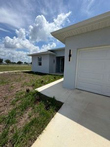 New construction Single-Family house 3629 E Gator Cir, Cape Coral, FL 33909 - image