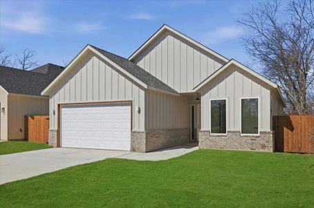 New construction Single-Family house 1633 E Tucker St, Fort Worth, TX 76104 - image