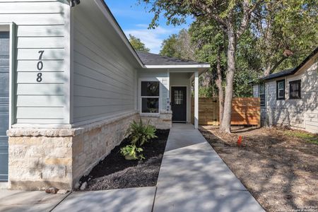 New construction Single-Family house 708 E Cedar St, Seguin, TX 78155 - photo 0