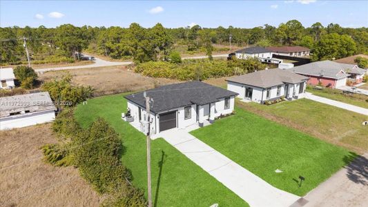 New construction Single-Family house 1141 Barfield St E, Lehigh Acres, FL 33974 - image