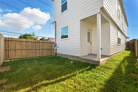 New construction Single-Family house 135 S Virginia Ave, La Porte, TX 77571 - image