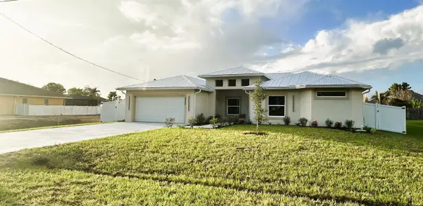 New construction Single-Family house 2233 Sw Elmwood Ave, Port St. Lucie, FL 34953 - image