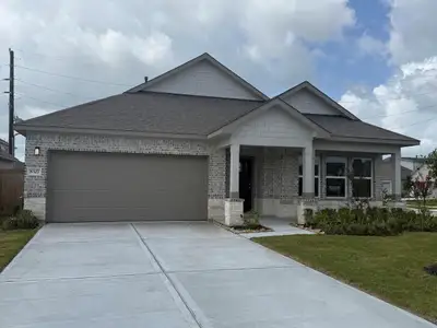 New construction Single-Family house 8327 Amber Summit Ln, Angleton, TX 77515 - image