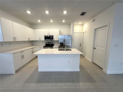 New construction Single-Family house 2414 Se 24 Ave, Homestead, FL 33035 null- photo 2 2