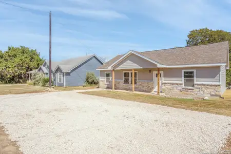 New construction Single-Family house 1130 Greenhill Dr, Canyon Lake, TX 78133 - image