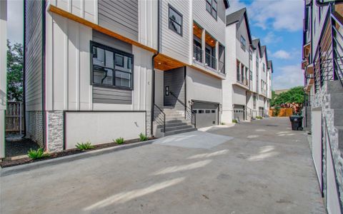 New construction Single-Family house 7016 Staffordshire Blvd, Unit C, Houston, TX 77030 - image