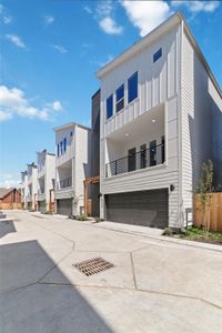 New construction Single-Family house 810 Elkhart St, Unit B, Houston, TX 77091 - image