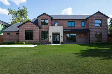 View of front of house featuring a front yard