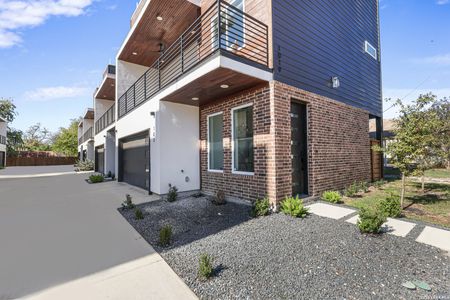 New construction Townhouse house 1021 S Hackberry, Unit 202, San Antonio, TX 78210 - image