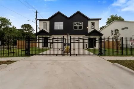 New construction Single-Family house 7117 Springdale St, Unit B, Houston, TX 77028 - image