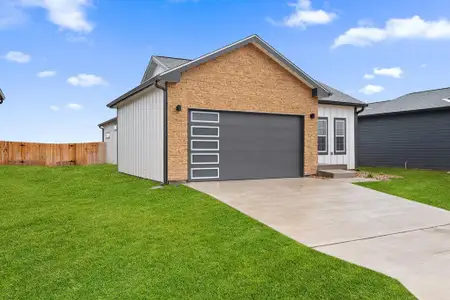 New construction Single-Family house 2029 Applewood Dr, Lockhart, TX 78644 - image