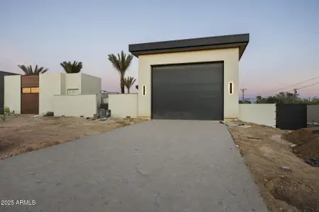 New construction Single-Family house 7001 E Paradise Dr, Scottsdale, AZ 85254 - image