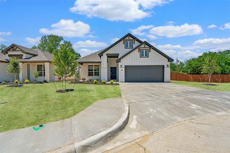 New construction Single-Family house 400 Clark Avenue, Weatherford, TX 76085 - photo 0