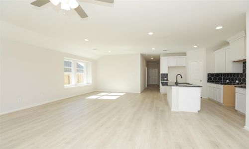 New construction Single-Family house 316 Ice Shore Trl, Dayton, TX 77535 plan Enclave Series - Bermuda - image