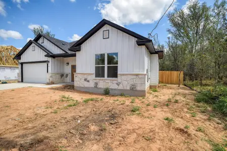 New construction Single-Family house 130 E Pauwela Ln, Bastrop, TX 78602 - image