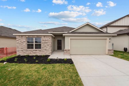 New construction Single-Family house 104 Cheyenne Drive, Floresville, TX 78114 - photo 0