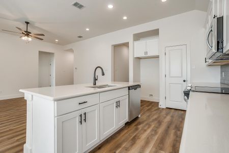 New construction Single-Family house Springtown, TX 76082 plan The Sabinal - image 17