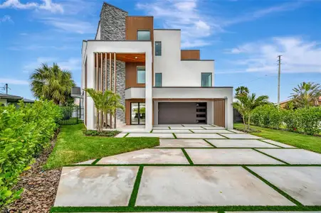 New construction Single-Family house 7176 S Shore Dr S, St. Petersburg, FL 33707 - image