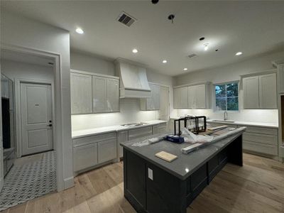 New construction Single-Family house 10902 Britoak Lane, Houston, TX 77079 - photo 7 7