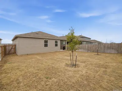 New construction Single-Family house 15501 Jake Xing, San Antonio, TX 78253 plan Roswell - image 4