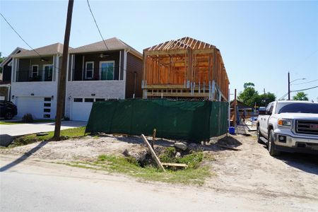 New construction Single-Family house 8025 Virgil St, Houston, TX 77088 null- photo 0