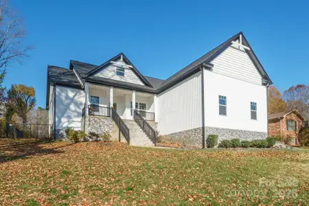 New construction Single-Family house 915 Brookwood Ct, Statesville, NC 28677 - image