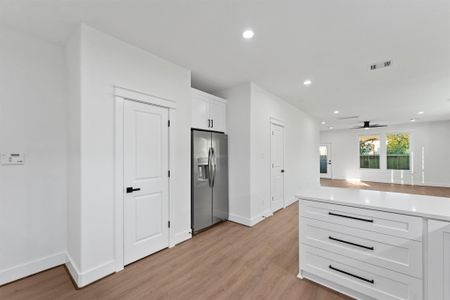 New construction Single-Family house 4208 Castor, Unit A, Houston, TX 77022 - image 9