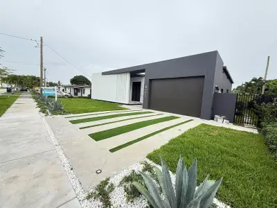 New construction Single-Family house 8966 Sw 40Th Ter, Miami, FL 33165 - image