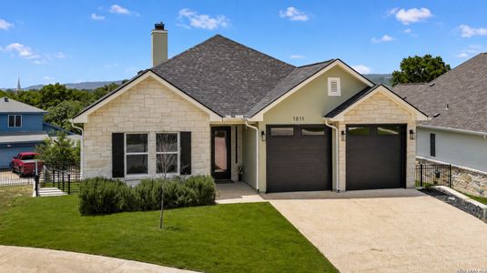 New construction Single-Family house 1811 Chateau Ln, Kerrville, TX 78028 - image