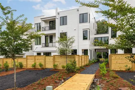 New construction Townhouse house 11554 Serenbe Ln, Chattahoochee Hills, GA 30268 - image