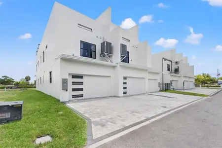 New construction Townhouse house 6222 64Th Wy N, Pinellas Park, FL 33781 - image