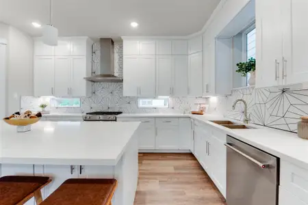 New construction Single-Family house 1422 W 34Th 1/2 St, Houston, TX 77018 - image 5