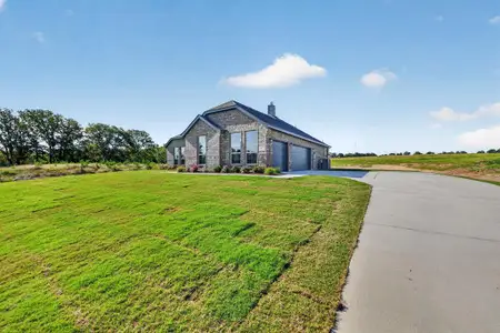 New construction Single-Family house 416 Mcalpine Dr, Springtown, TX 76082 plan Iverson IV - image