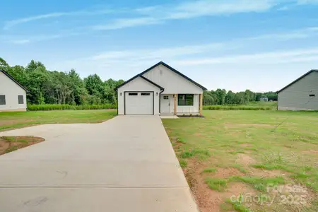 New construction Single-Family house 673 S Grove St, Lincolnton, NC 28092 - image