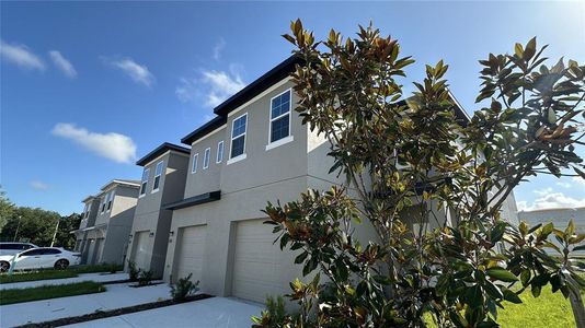 New construction Townhouse house 611 Lake Shore Parkway, Davenport, FL 33896 - photo 0