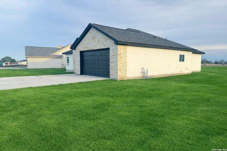 New construction Single-Family house 705 34Th St, Hondo, TX 78861 - image