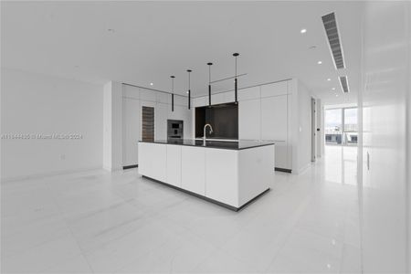 New construction Condo/Apt house 300 Biscayne Blvd Way, Unit 4204, Miami, FL 33131 - photo 0