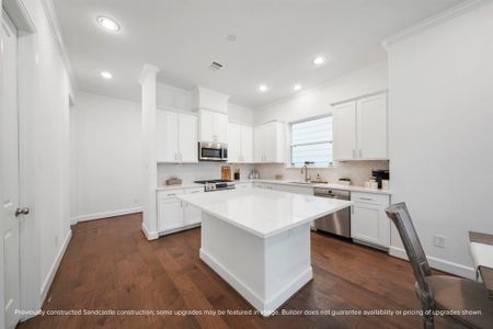 A Chef’s Dream Kitchen – Modern quartz countertops, stainless steel appliances, and a functional island make this kitchen the heart of the home.