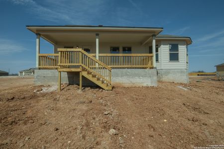 New construction Single-Family house 120 Reno Trl, Floresville, TX 78114 null- photo 12 12