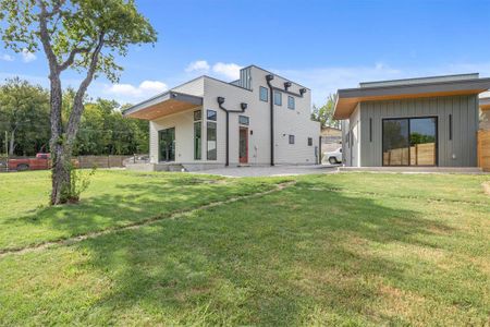 New construction Condo/Apt house 1209 E M Franklin Ave, Unit 2, Austin, TX 78721 - photo 0