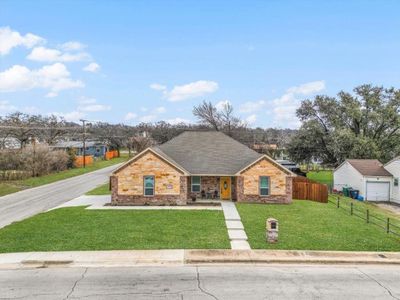 View of front of property featuring a front yard