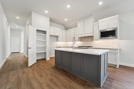 New construction Single-Family house 13045 Brookwood Bend Ln, Conroe, TX 77302 plan Plan 3029 Elevation B - image 7
