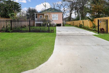 New construction Single-Family house 4621 Wiley Rd, Houston, TX 77093 - image