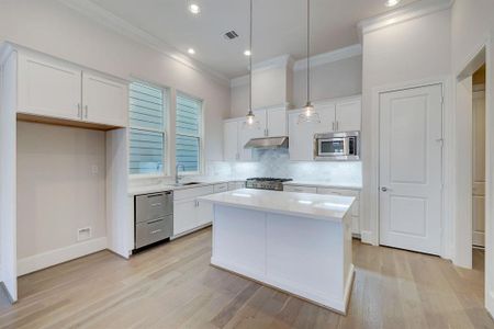 Gorgeous Kitchen - Soft Close Cabinetry w/ Hardware and Fisher Paykel Appliances - 36 Gas Range and Double Cabin Dishwasher!