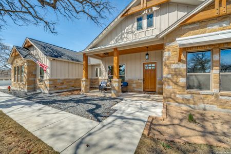 New construction Single-Family house 113 Hondo Vis, La Vernia, TX 78121 - image