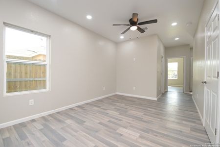 New construction Single-Family house 165 N San Felipe Ave, San Antonio, TX 78237 null- photo 8 8